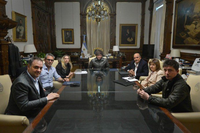 The magician reappeared without teeth at the door of the Casa Rosada and asked to speak with Javier Milei