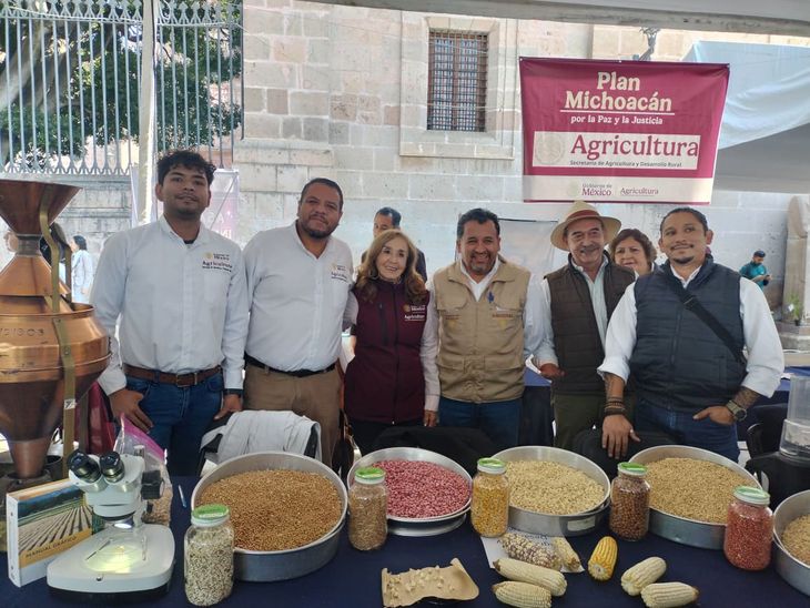 Entre enero y mayo de 2026, la CFE atendió casi 2 mil solicitudes ciudadanas en 57 Ferias del Bienestar realizadas en municipios de Michoacán, facilitando trámites como contratación de servicio y cambio de titular. Entre enero y mayo de 2026, la CFE atendió casi 2 mil solicitudes ciudadanas en 57 Ferias del Bienestar realizadas en municipios de Michoacán, facilitando trámites como contratación de servicio y cambio de titular.