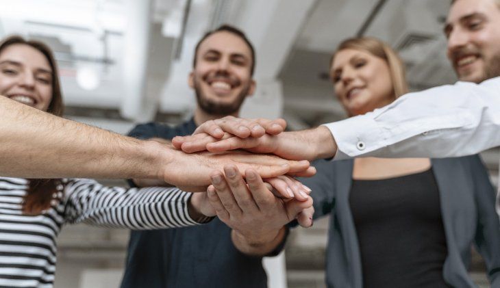 El puesto de trabajo ofrecido requiere de tener habilidades comunicacionales, entre otras cuestiones.                                                                                                                        