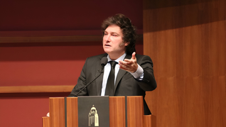 Javier Milei habló en la universidad Stanford de EEUU y generó&nbsp; polémica por la frase sobre el hambre.&nbsp;