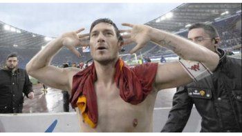 Francesco Totti pidió más visibilidad para el fútbol femenino.