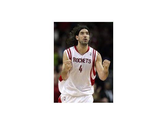 Scola anotó 21 puntos en la victoria de Houston.