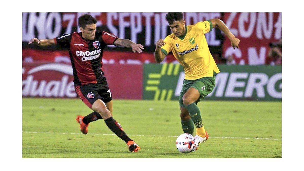 Newells took advantage of the extra man and defeated Defense and Justice