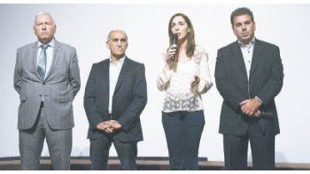 María Eugenia Vidal junto a Cristian Ritondo, de Seguridad, el vice Daniel Salvador y Carlos Mahiques, ministro de quien dependen las cárceles.