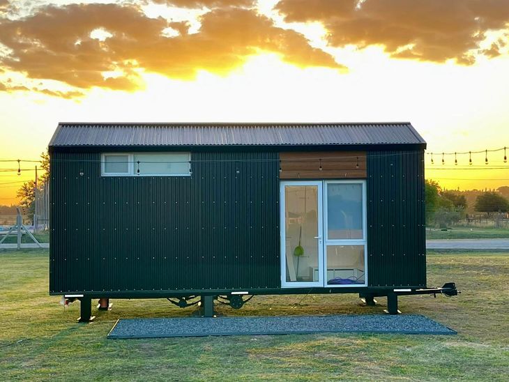 Este tipo de viviendas se adaptan a llanuras, ciudades, zonas costeras, montañas y cerca del mar y ríos Este tipo de viviendas se adaptan a llanuras, ciudades, zonas costeras, montañas y cerca del mar y ríos