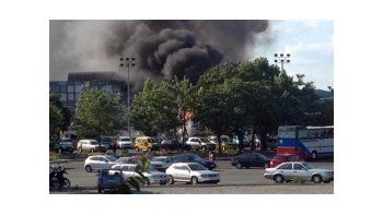 La explosión se produjo en un micro que trasladaba cerca de 40 personas desde un aeropuerto en la ciudad de Burgas. (Foto del diario Haaretz)