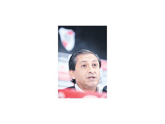 Ramón se reunió con Passarella y hablaron de refuerzos. El sueño es D’Alessandro. También están en carpeta Vangioni y «Cachete» Morales. Además, pidió que se quede Adalberto Román.