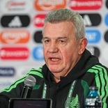 Javier Aguirre dijo que viajará a Europa la semana próxima para hablar y ver como van evolucionando de sus lesiones los jugadores potencialmente convocables para el Mundial que están jugando en el Viejo Continente. Javier Aguirre dijo que viajará a Europa la semana próxima para hablar y ver como van evolucionando de sus lesiones los jugadores potencialmente convocables para el Mundial que están jugando en el Viejo Continente.