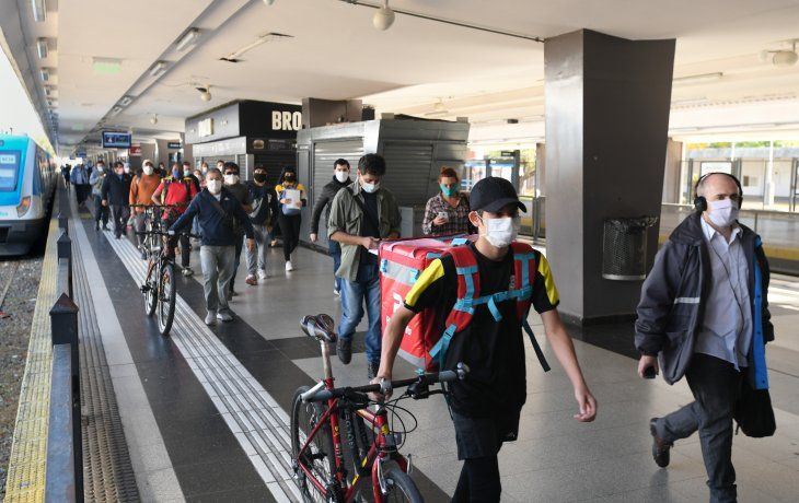 La circulación de usuarios en transporte público fue ayer un 24% de la habitual.