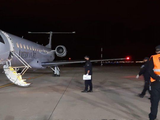 Como consecuencia, la Fiscalía Federal ordenó a las autoridades de la Policía Aeroportuaria y al aeropuerto provincial Martín Miguel de Güemes que los vuelos con destino a Salta queden suspendidos.