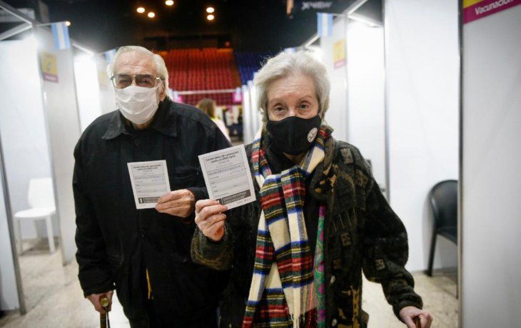 En un mes se vacunó a más de 7.600.000 personas de todo el país y arribaron casi 8 millones de dosis 