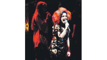 La siempre original e inquieta cantante islandesa Björk regresa a Buenos Aires y actuará en Geba.