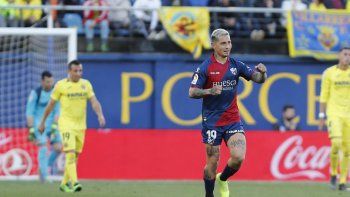 Huesca se aferra al milagro de la salvación por los goles de Ávila