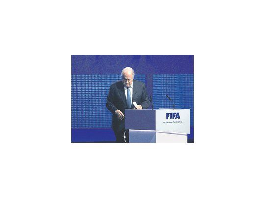 Joseph Blatter, el presidente de la FIFA que hoy busca su reelección, ayer en Zúrich en la apertura del 61o congreso de la Federación.