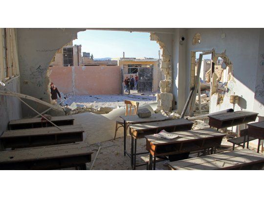 Bombardeo a escuela en Siria mató a 22 niños y 6 adultos