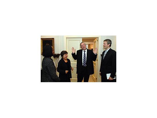 Del encuentro entre Kirchner y Bimmer tam,bién participó la embajadora estadounidense Vilma Martínez.