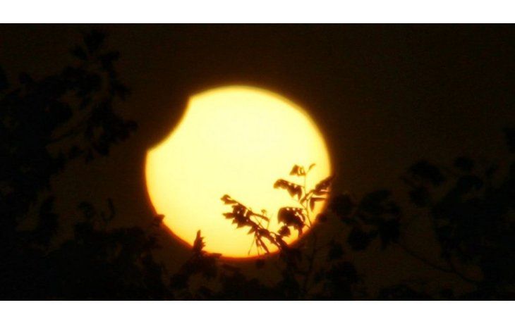 Este tipo de eclipses sólo pueden observarse a través de filtros.