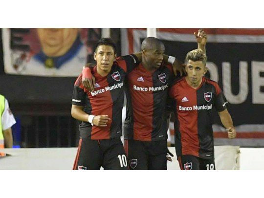 Newell´s sorprendió a River en el Monumental.