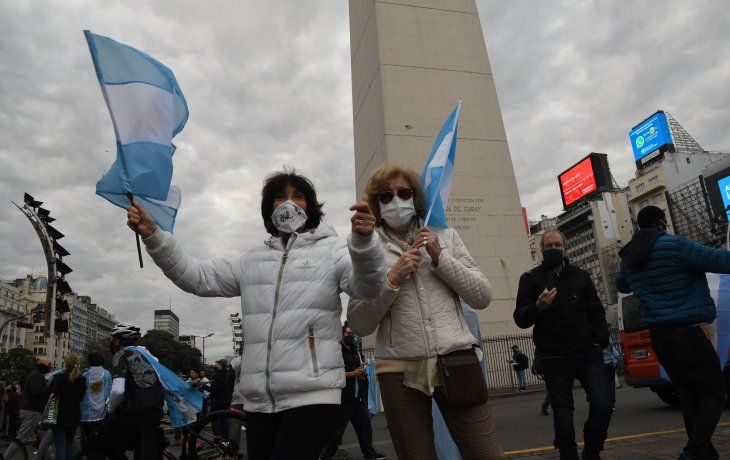 Manifestantes se congregaron en el Obelisco por la república, la defensa de las instituciones y Vicentin.