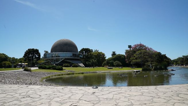 Este sábado se presenta en el AMBA con cielo ligeramente nublado a despejado.