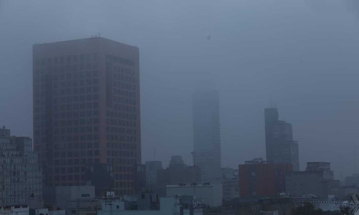 La presencia de bruma matutina y el posterior desarrollo de nublados densos marcarán la pauta meteorológica en las vialidades del Valle de México durante la jornada.