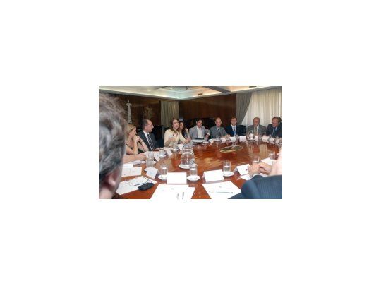 La ministra de Industria y Turismo, Débora Giorgi, recibió a más de 20 ejecutivos de empresas fabricantes de celulares radicadas en Tierra del Fuego.
