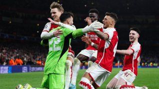 Arsenal derrotó a Porto y regresó a los cuartos de final de la Champions League después de 14 años de la mano de su arquero español David Raya, quien tuvo dos atajadas clave en la definición por penales.