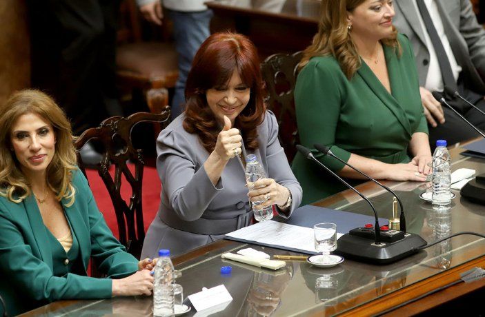 Cristina Kirchner cruzó a Javier Milei. 