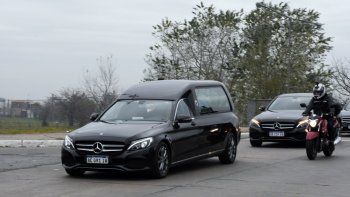El cuerpo del expresidente fue trasladado en caravana al cementerio Memorial de Pilar.&nbsp;