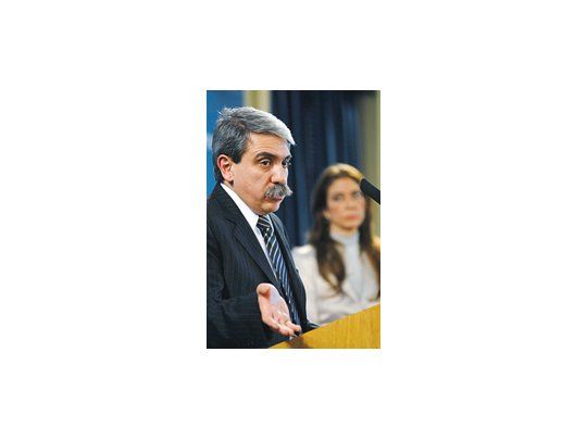 «Hay un canal abierto para poder seguir trabajando» con el campo, prometió ayer Aníbal Fernández al oficializar medidas sobre carne y leche.