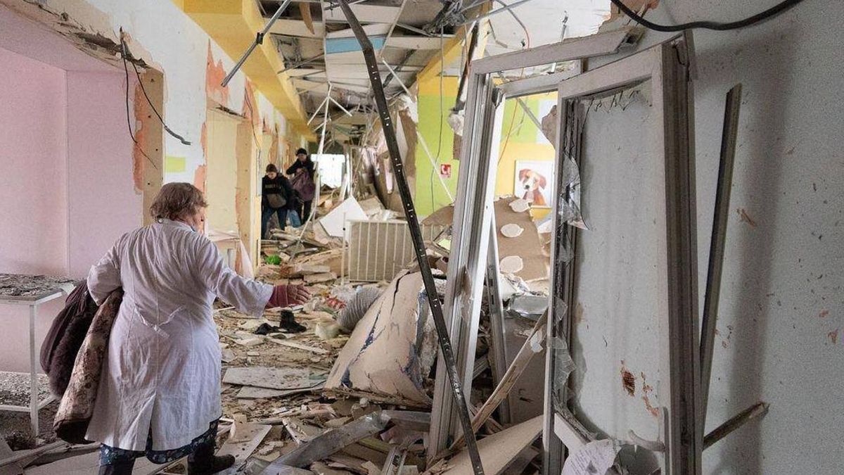 Putin sets conditions to stop the siege of devastated Mariupol