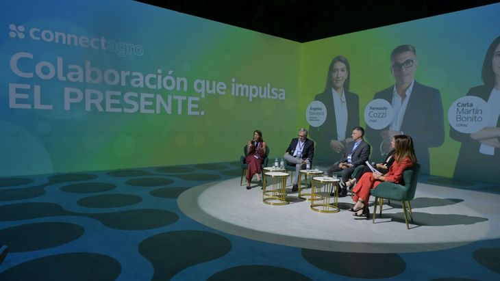 Ángeles Naveyra (presidente de la Fundación Barbechando), Germán Weiss (empresario agropecuario de América, Pcia. De Buenos Aires), Fernando Cozzi (presidente de Cargill en Argentina y Managing Director del Negocio Agrícola en Sudamérica) y Carla Martín Bonito (presidente de la Coordinadora de las Industrias de Productos Alimenticios - COPAL). Ángeles Naveyra (presidente de la Fundación Barbechando), Germán Weiss (empresario agropecuario de América, Pcia. De Buenos Aires), Fernando Cozzi (presidente de Cargill en Argentina y Managing Director del Negocio Agrícola en Sudamérica) y Carla Martín Bonito (presidente de la Coordinadora de las Industrias de Productos Alimenticios - COPAL).