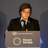 Javier Milei cuestionó la política migratoria y reivindicó su alianza con Isabel Díaz Ayuso y Santiago Abascal.