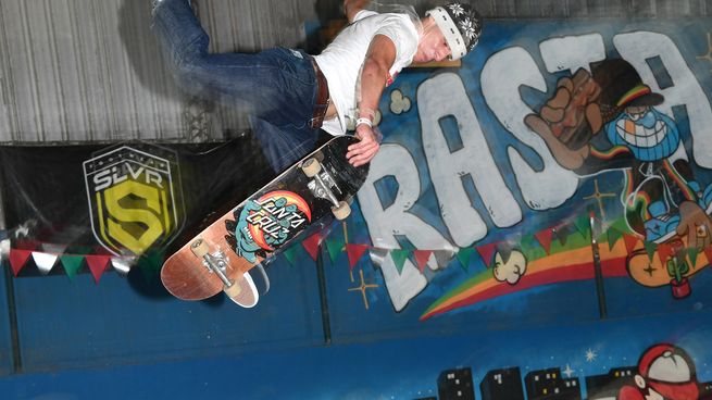 Gael Dobar, presente y futuro del skate argentino, impactó a los extranjeros con su show en el skaterpark de Bernal.