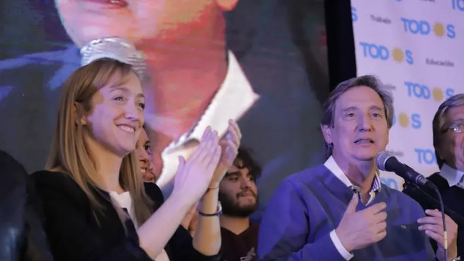 Otros tiempos, cuando Anabel Fernández Sagasti y Emir Félix jugaban juntos en el PJ, en donde están enfrentados.&nbsp;