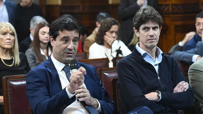 Los senadores radicales Abad y Lousteau sellaron la unidad en Provincia de Buenos Aires y deben definir candidaturas en breve. 
