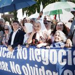Axel Kicillof, en la ronda de Madres de Plaza de Mayo. Axel Kicillof, en la ronda de Madres de Plaza de Mayo.