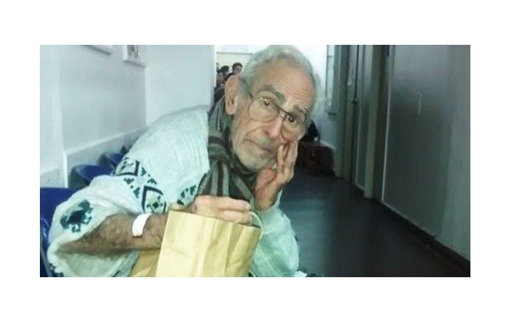 Una paciente del hospital Magdalena Villegas de Martínez fotografió al odontólogo en ese nosocomio de la localidad de Pacheco.