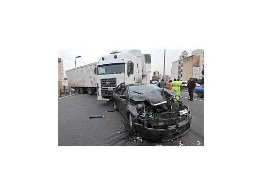 Al menos tres heridos por choque múltiple en la autopista 25 de Mayo