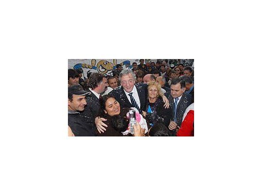 Kirchner recorrió el barrio de Don Orione junto con su hermana Alicia, ministra de Desarrollo Social.