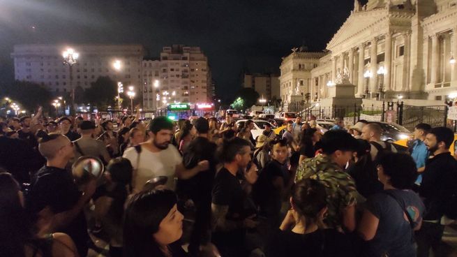Protestas frente al Congreso contra Javier Milei. 