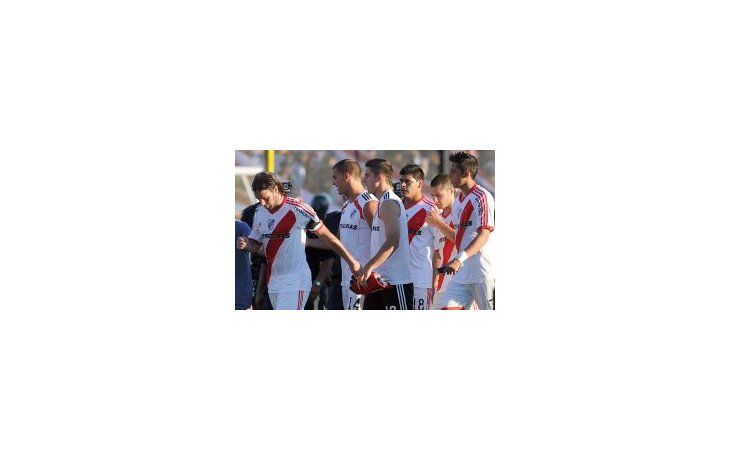 No pudo. River empató en Isidro Casanova y sigue segundo.