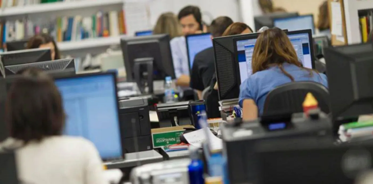 El cronograma comenzará el próximo 29 de agosto, con la acreditación de los sueldos para empleados de la Dirección de Vialidad, el Organismo de Control de Energía Eléctrica de Buenos Aires (OCEBA) y el Instituto de la Vivienda. Foto: 0221. El cronograma comenzará el próximo 29 de agosto, con la acreditación de los sueldos para empleados de la Dirección de Vialidad, el Organismo de Control de Energía Eléctrica de Buenos Aires (OCEBA) y el Instituto de la Vivienda. Foto: 0221.