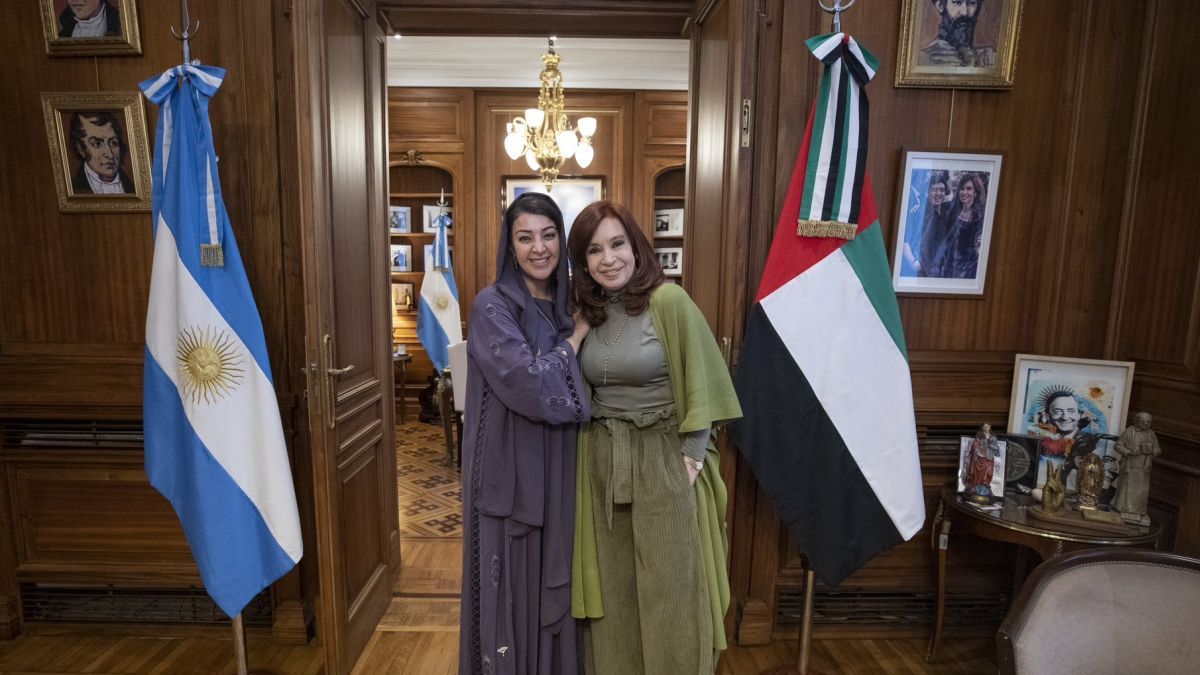 Cristina Kirchner recebeu a Ministra de Estado dos Emirados Árabes Unidos
