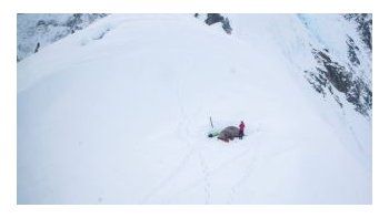 Imagen de la montañista, antes de la avalancha.