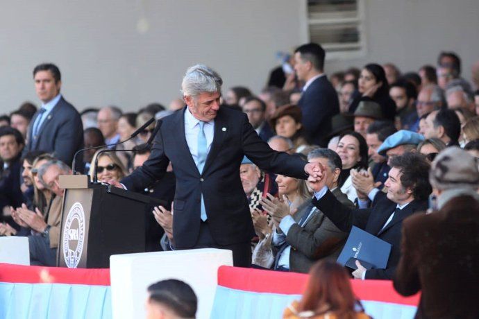 Milei recibi&oacute; semanas atr&aacute;s el respaldo del campo en La Rural, pero tambi&eacute;n escuch&oacute; los reclamos del titular de la SRA, Nicol&aacute;s Pino.
