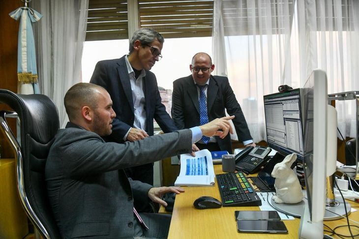 Guzmán monitoreó de cerca la licitación de instrumentos del Tesoro con el equipo de Finanzas. 