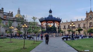 La polémica compañía que nació en Guadalajara. La polémica compañía que nació en Guadalajara.