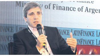 ámbito.com | Cambio de actitud. El secretario de Finanzas, Luis Caputo, había advertido inicialmente que los bancos mostraban poca colaboración con el blanqueo. De a poco flexibilizaron los trámites y el proceso se aceleró.