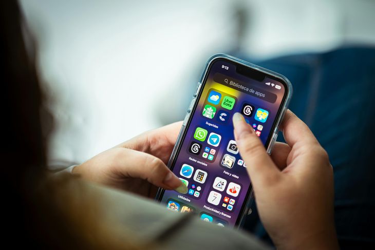 File compatibility includes iPhone, Samsung, Google and Motorola models. File compatibility includes iPhone, Samsung, Google and Motorola models.